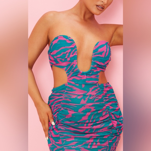 PrettyLittleThing 90s Barbiecore Bodycon Mini Dress - Picture 3 of 5